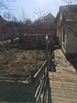 Квартира на землі під реконструкію