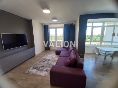 For Sale: 3-Room Apartment, Akademika Glushkova Avenue, 9D, Metro