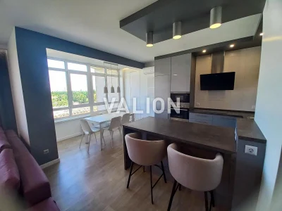 For Sale: 3-Room Apartment, Akademika Glushkova Avenue, 9D, Metro