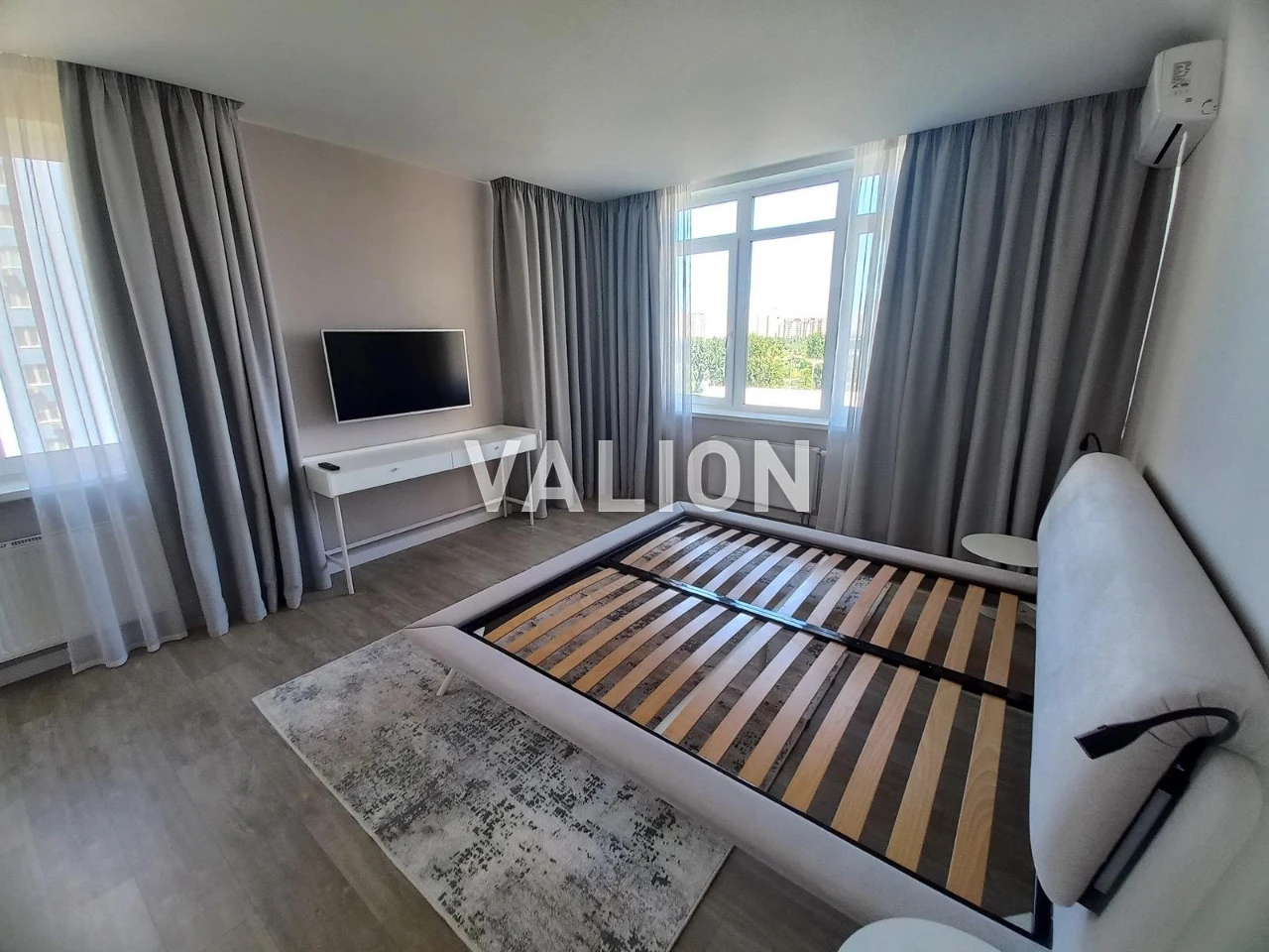 For Sale: 3-Room Apartment, Akademika Glushkova Avenue, 9D, Metro