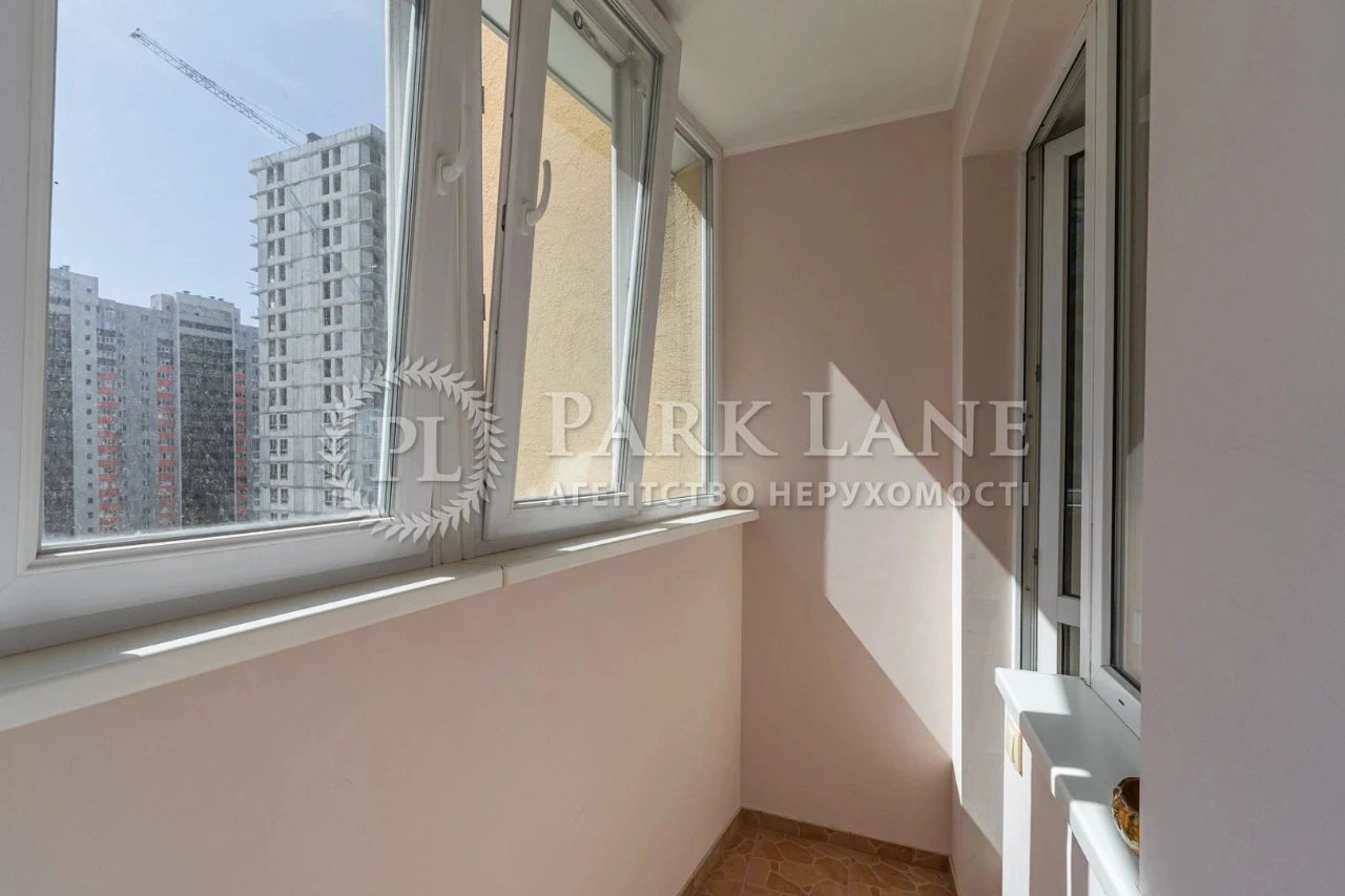 Sale of an apartment on вулиця Максимовича Михайла (Трутенка Онуфрія)