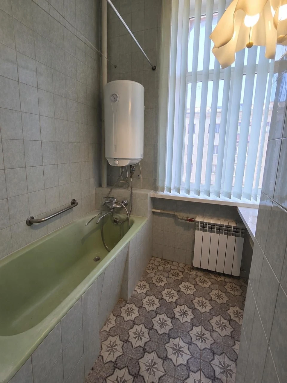 For sale 3-room apartment near the Southern Railway Station, Yevh St.