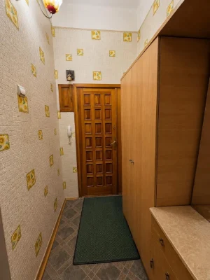 For sale 3-room apartment near the Southern Railway Station, Yevh St.
