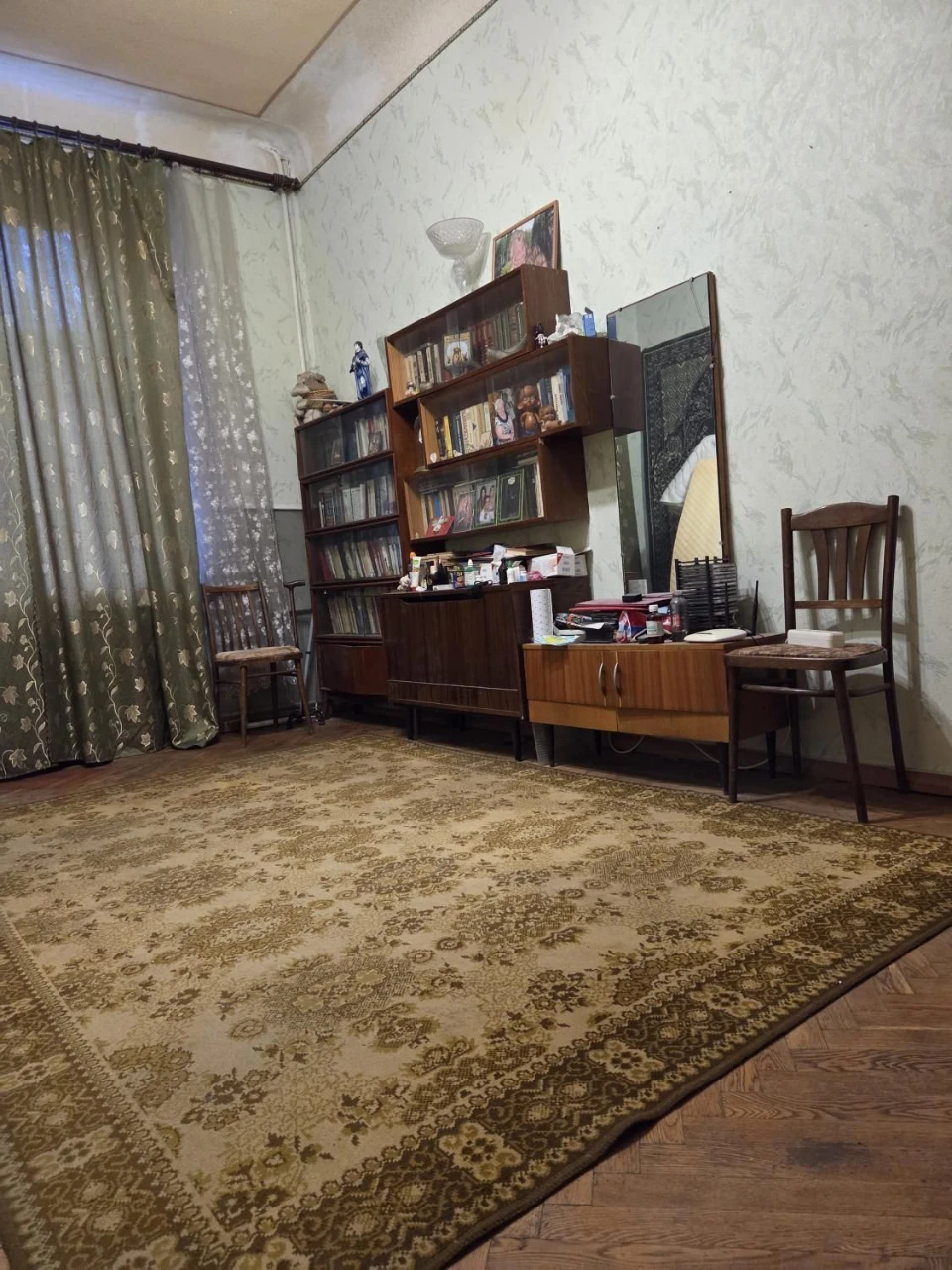 For sale 3-room apartment near the Southern Railway Station, Yevh St.