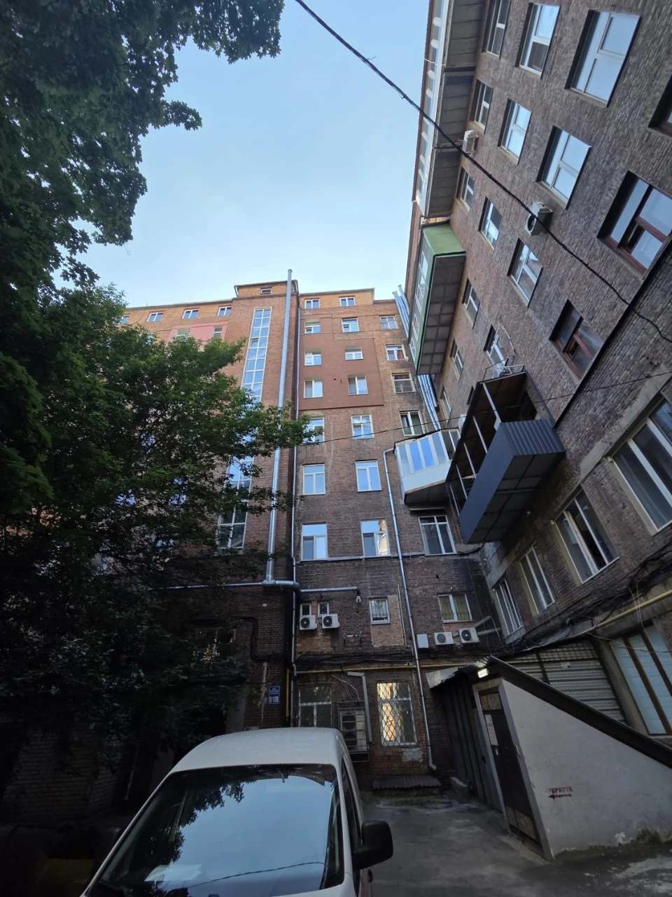 For sale 3-room apartment near the Southern Railway Station, Yevh St.