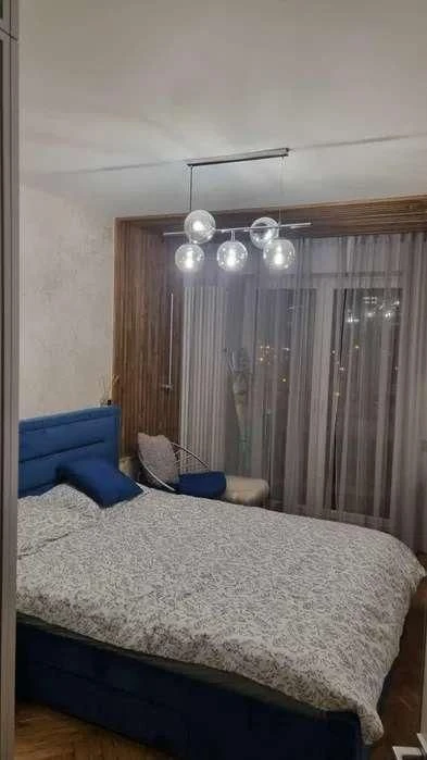 Продам. 3к, квартиру. ул. Гимназийная набережная, метро Лева