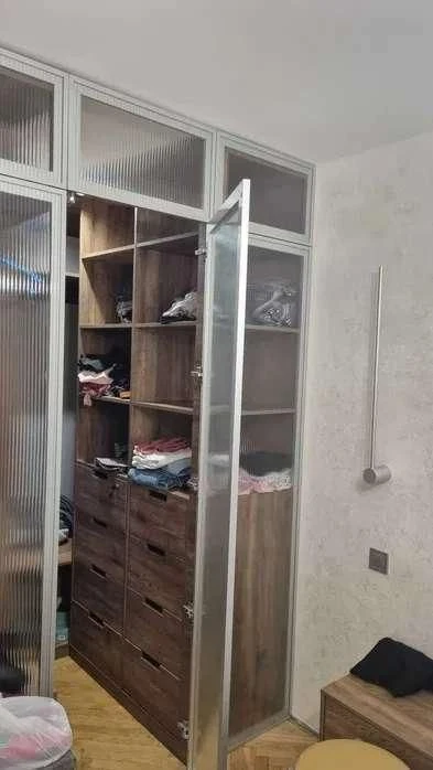 Продам. 3к, квартиру. ул. Гимназийная набережная, метро Лева