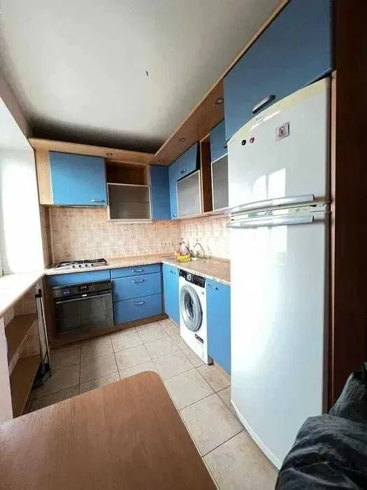 Продам. 3к, квартиру. ул. Гимназийная набережная, метро Лева