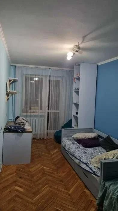 Продам. 3к, квартиру. ул. Гимназийная набережная, метро Лева