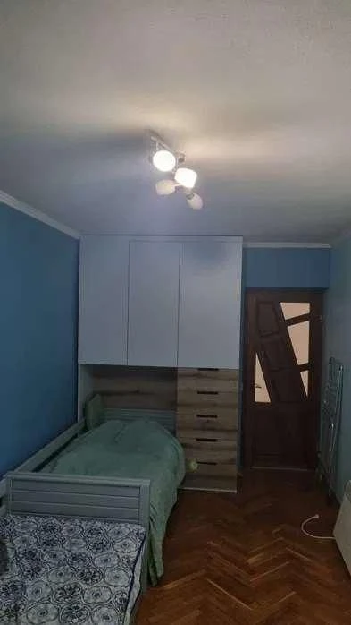 Продам. 3к, квартиру. ул. Гимназийная набережная, метро Лева