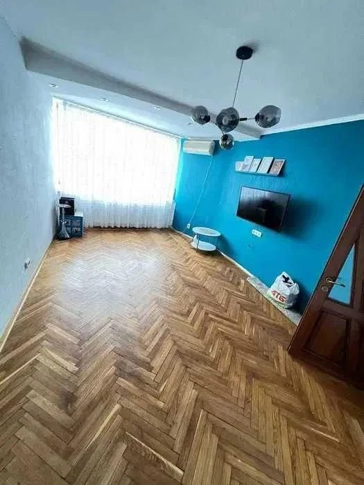 Продам. 3к, квартиру. ул. Гимназийная набережная, метро Лева