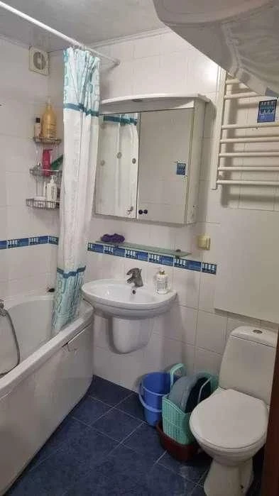 Продам. 3к, квартиру. ул. Гимназийная набережная, метро Лева