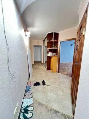 Продам. 3к, квартиру. ул. Гимназийная набережная, метро Лева