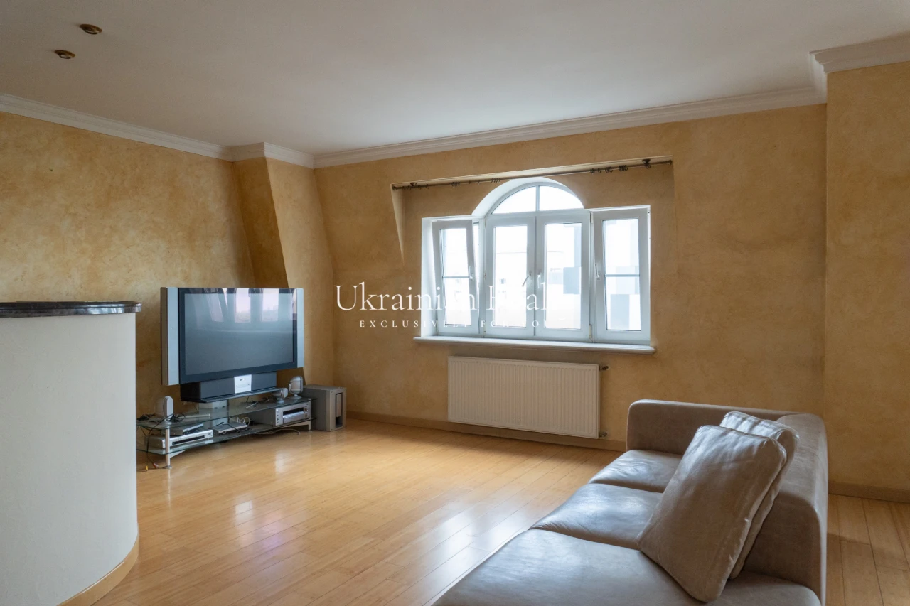 For Sale! DWELLING APARTMENT ON PODOL STREET, вул. Поч