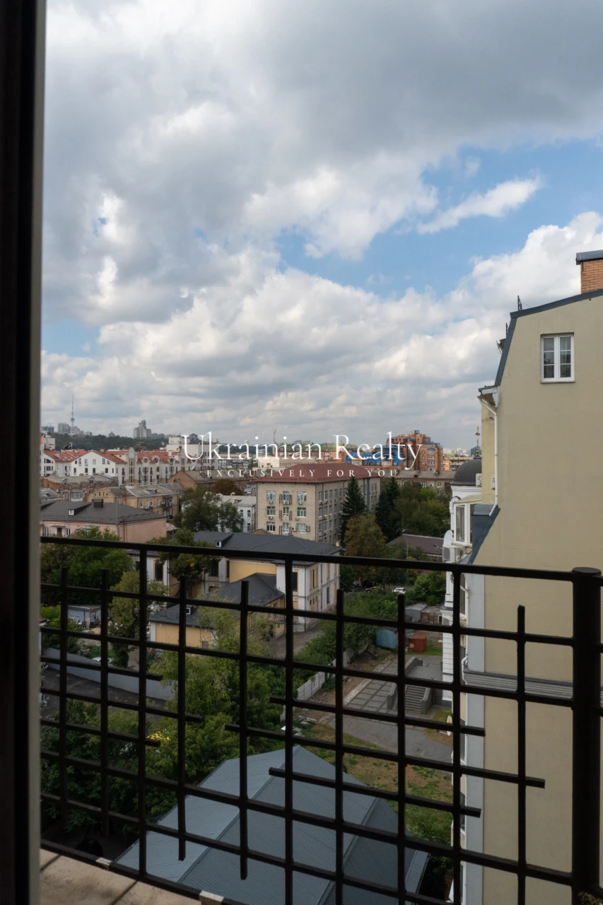 For Sale! DWELLING APARTMENT ON PODOL STREET, вул. Поч