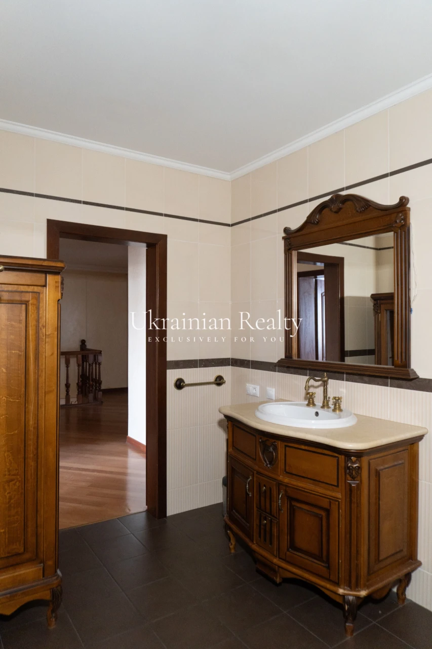 For Sale! DWELLING APARTMENT ON PODOL STREET, вул. Поч