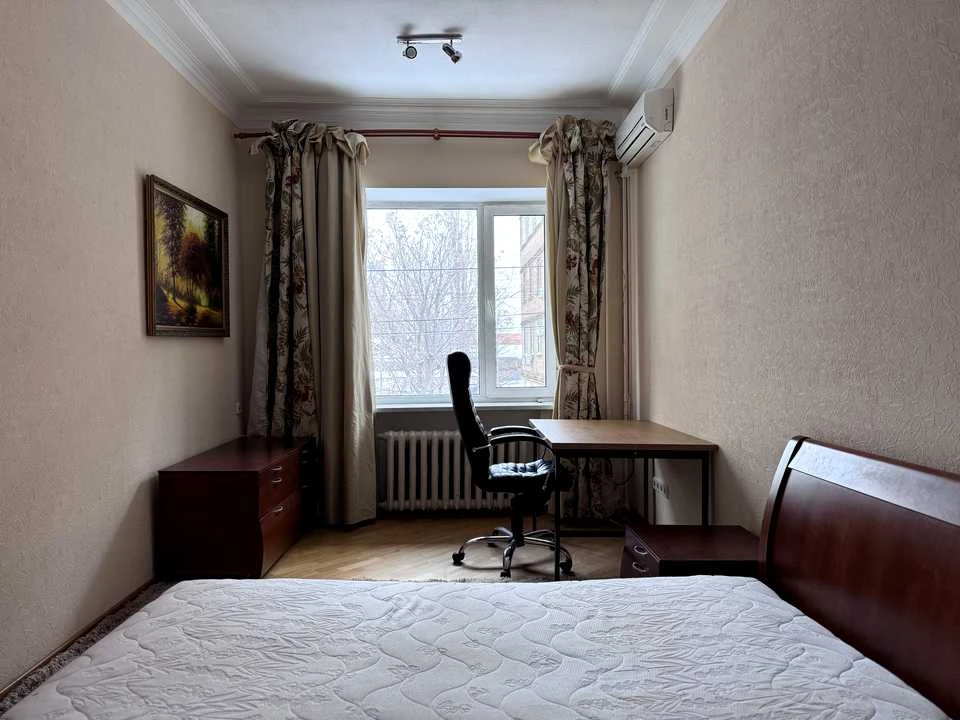 Квартира. Киев, Почайнинская ул.