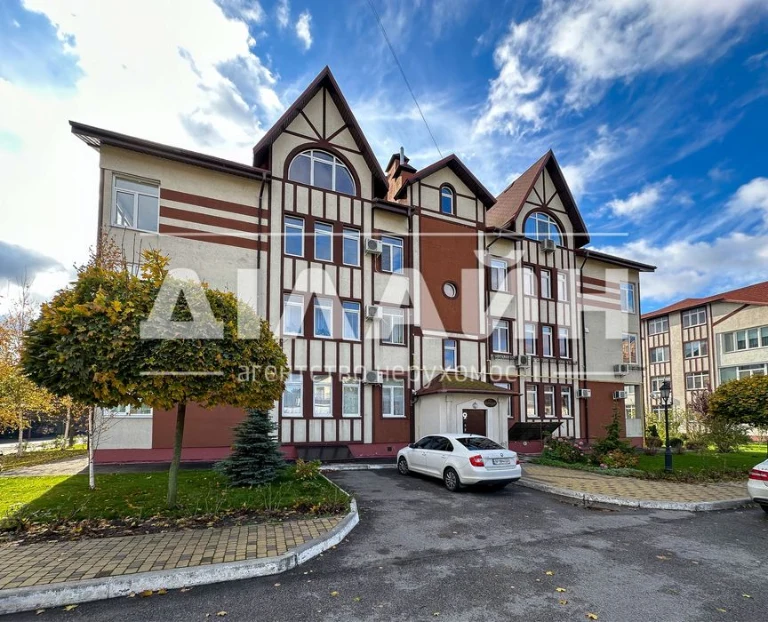 Great option! 240 m2 at an adequate price in the Renaissance residential complex
