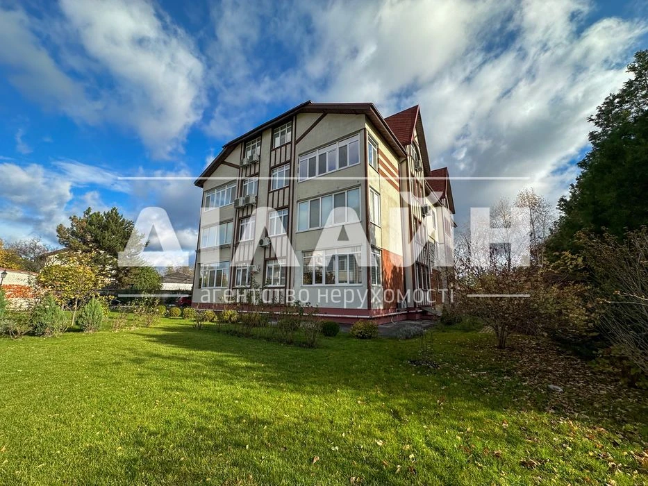 Great option! 240 m2 at an adequate price in the Renaissance residential complex