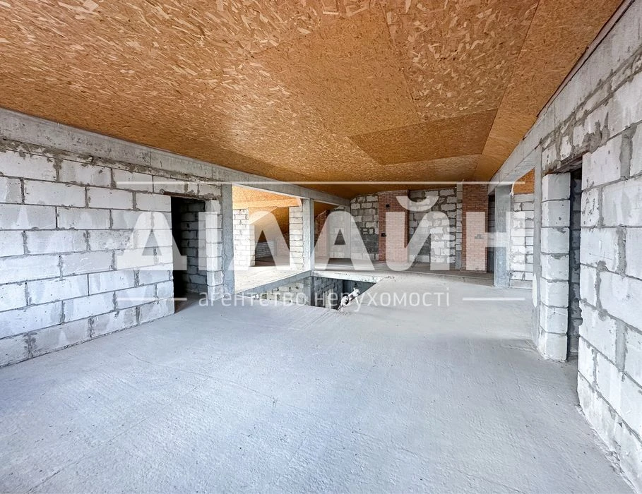 Great option! 240 m2 at an adequate price in the Renaissance residential complex