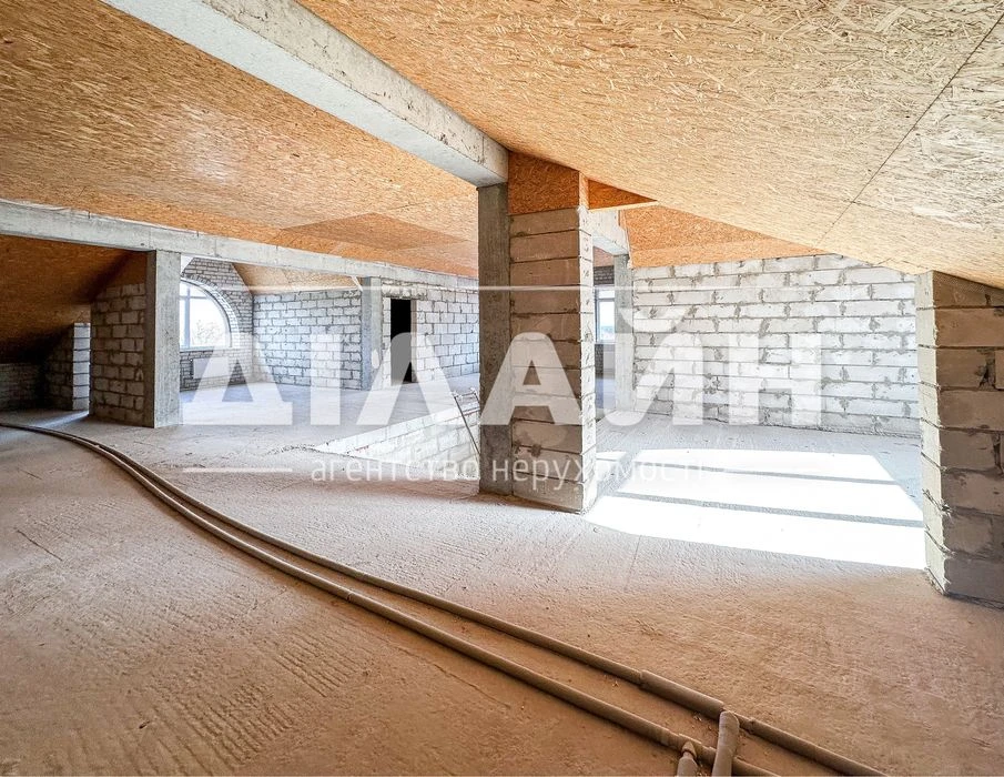 Great option! 240 m2 at an adequate price in the Renaissance residential complex