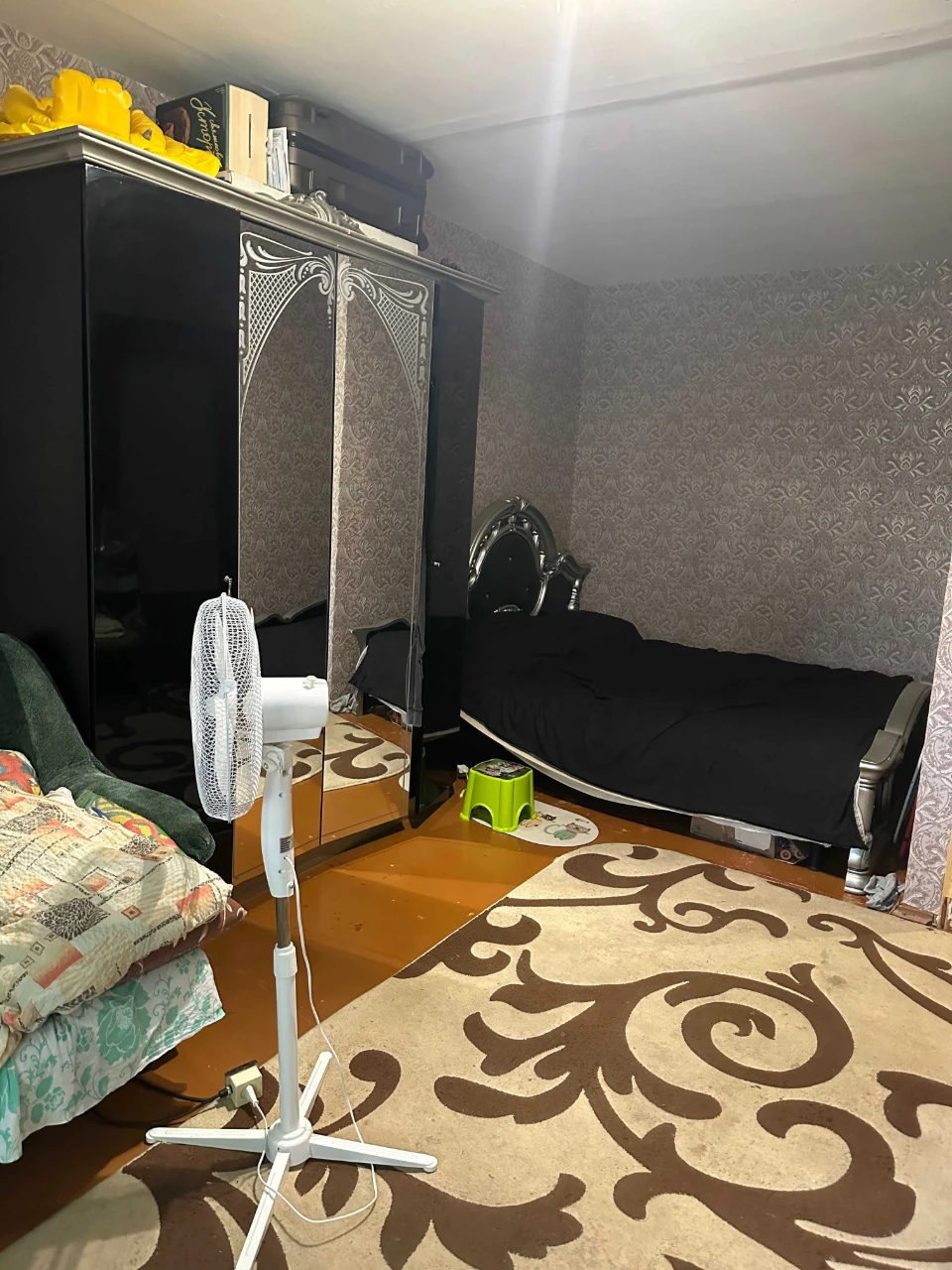 Diamond Motel for sale, 1-bedroom apartment.