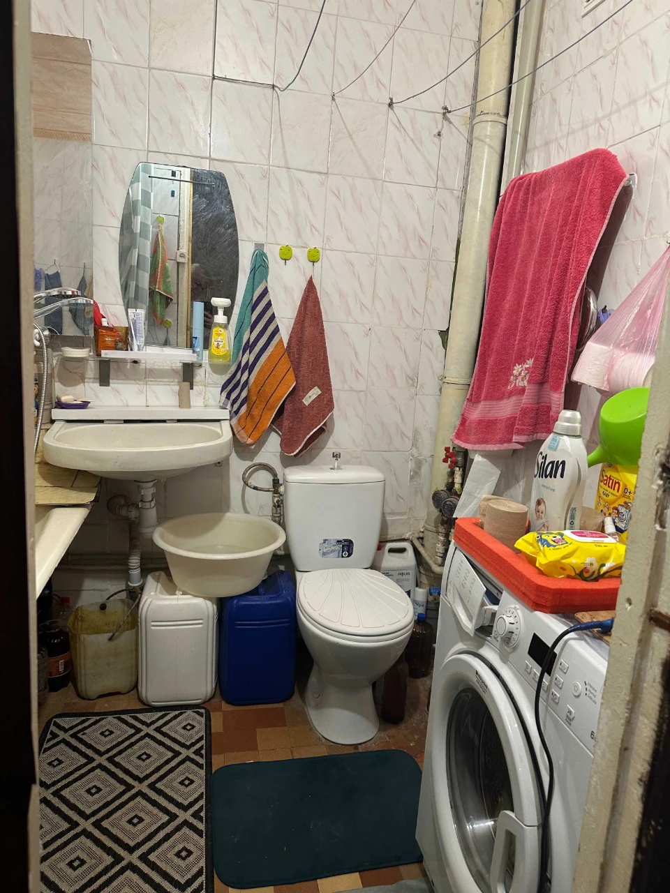 Diamond Motel for sale, 1-bedroom apartment.