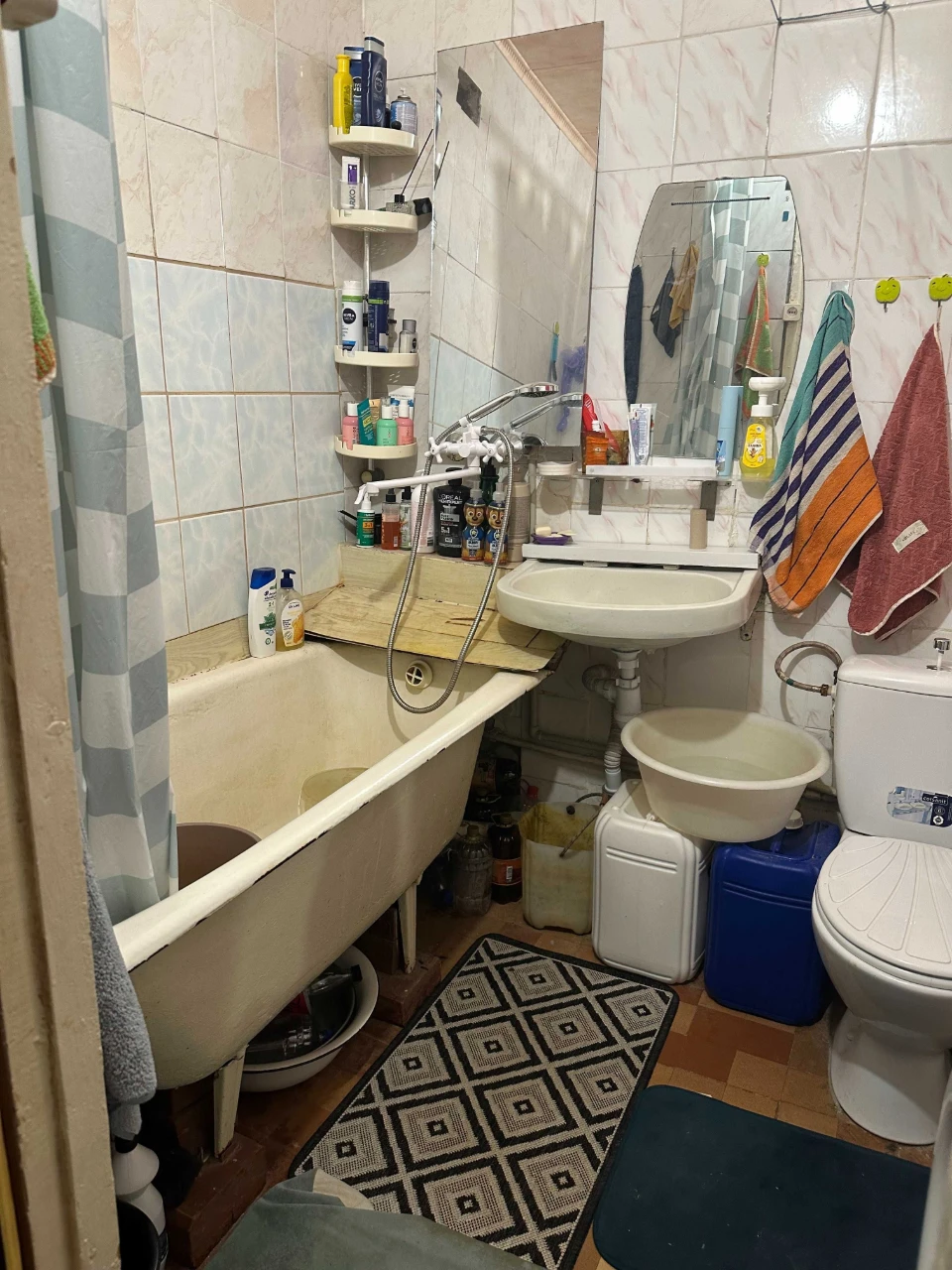 Diamond Motel for sale, 1-bedroom apartment.