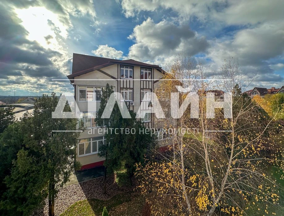Great option! 240 m2 at an adequate price in the Renaissance residential complex