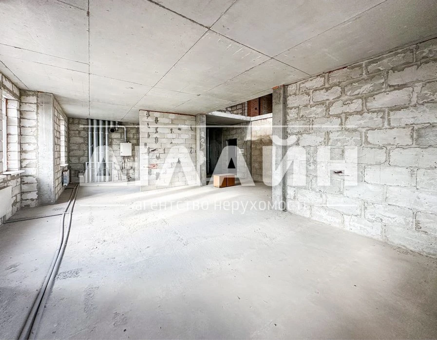 Great option! 240 m2 at an adequate price in the Renaissance residential complex
