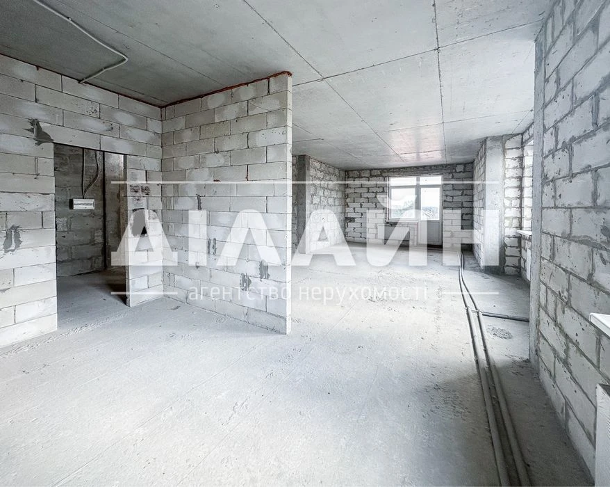 Great option! 240 m2 at an adequate price in the Renaissance residential complex