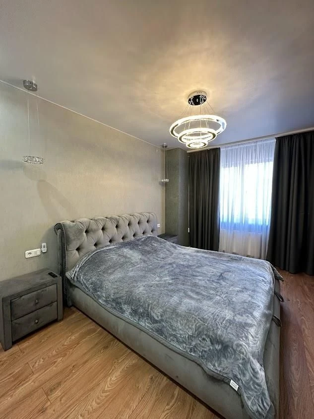Продам квартиру з ремонтом, 98 кв.м, в ЖК Дмитрівський (2-69