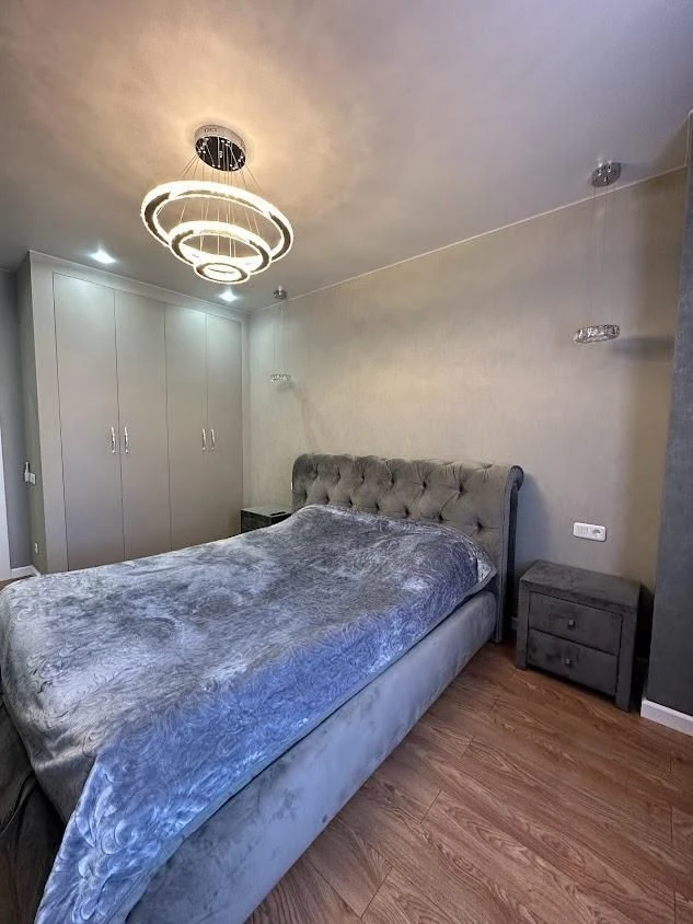 Продам квартиру з ремонтом, 98 кв.м, в ЖК Дмитрівський (2-69