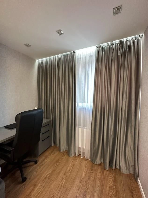 Продам квартиру з ремонтом, 98 кв.м, в ЖК Дмитрівський (2-69