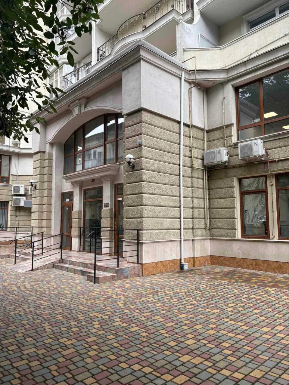 2-кімнатна квартиру в новому будинку бізнес-класу  у центрі
