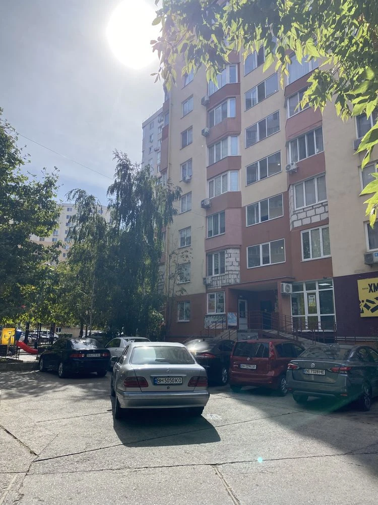 Продам 1 комнатную квартиру в жилом комплексе на Таирова-Лев