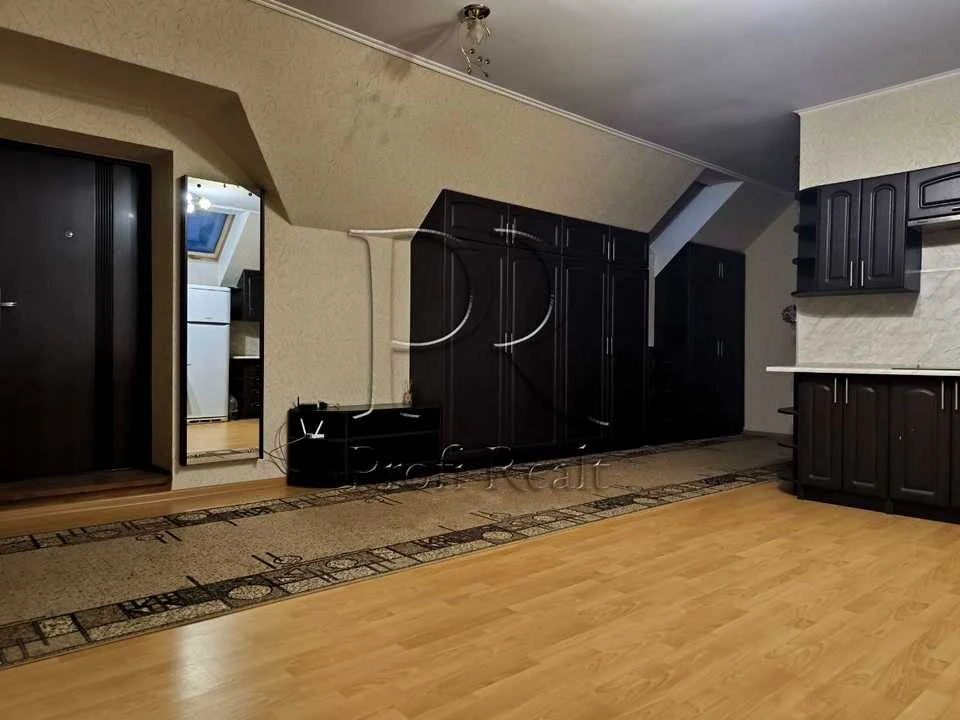 Apartment. Bishivsky Prospect.