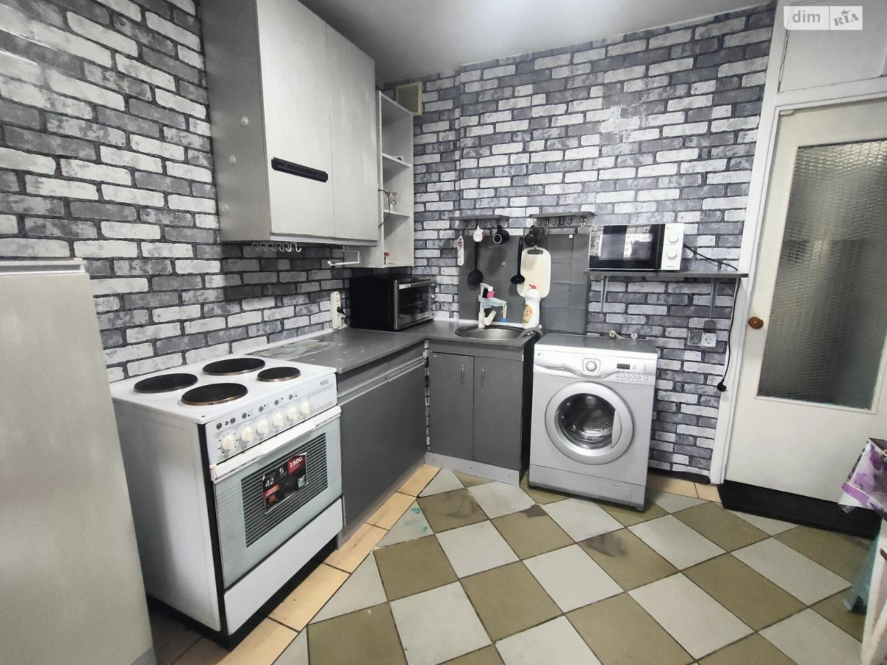 Long-Term Rental: Apartment in the Left Bank Area