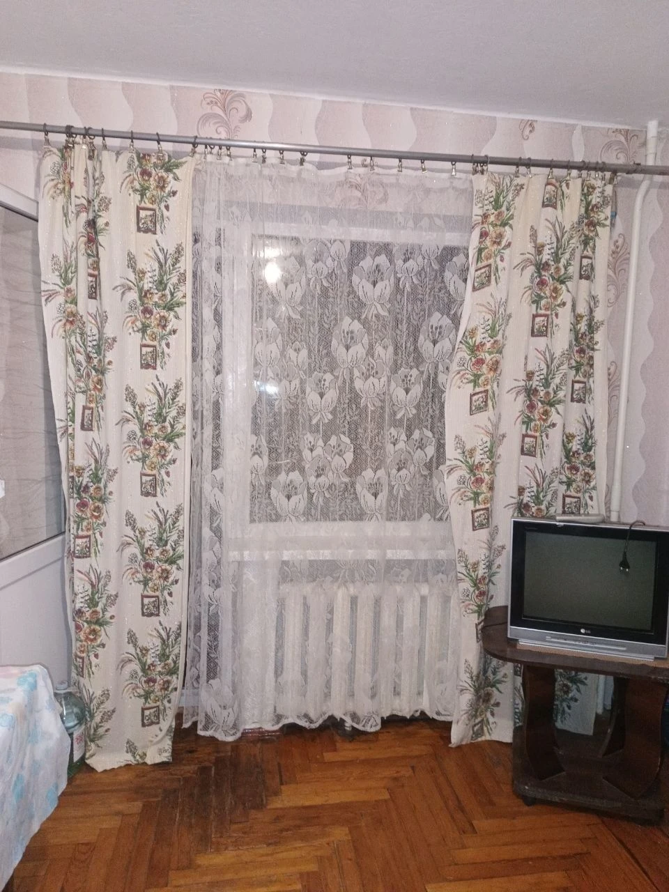 ТЕРМІНОВО продам 2- кім. кв. на 3 повер. на Космосі по вул.