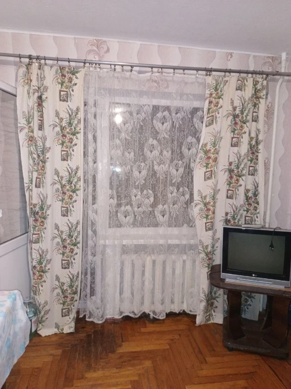 ТЕРМІНОВО продам 2- кім. кв. на 3 повер. на Космосі по вул.