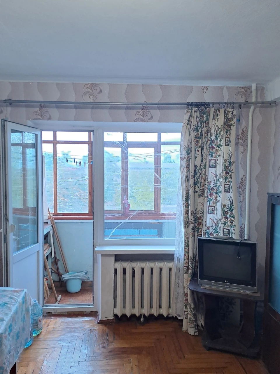 ТЕРМІНОВО продам 2- кім. кв. на 3 повер. на Космосі по вул.