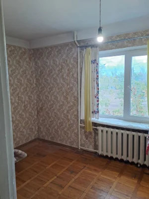 ТЕРМІНОВО продам 2- кім. кв. на 3 повер. на Космосі по вул.