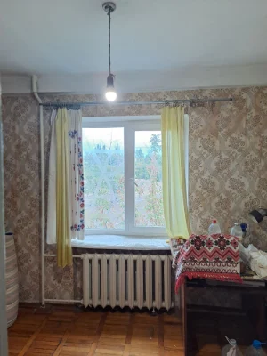 ТЕРМІНОВО продам 2- кім. кв. на 3 повер. на Космосі по вул.