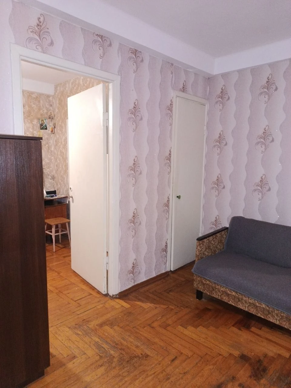 ТЕРМІНОВО продам 2- кім. кв. на 3 повер. на Космосі по вул.