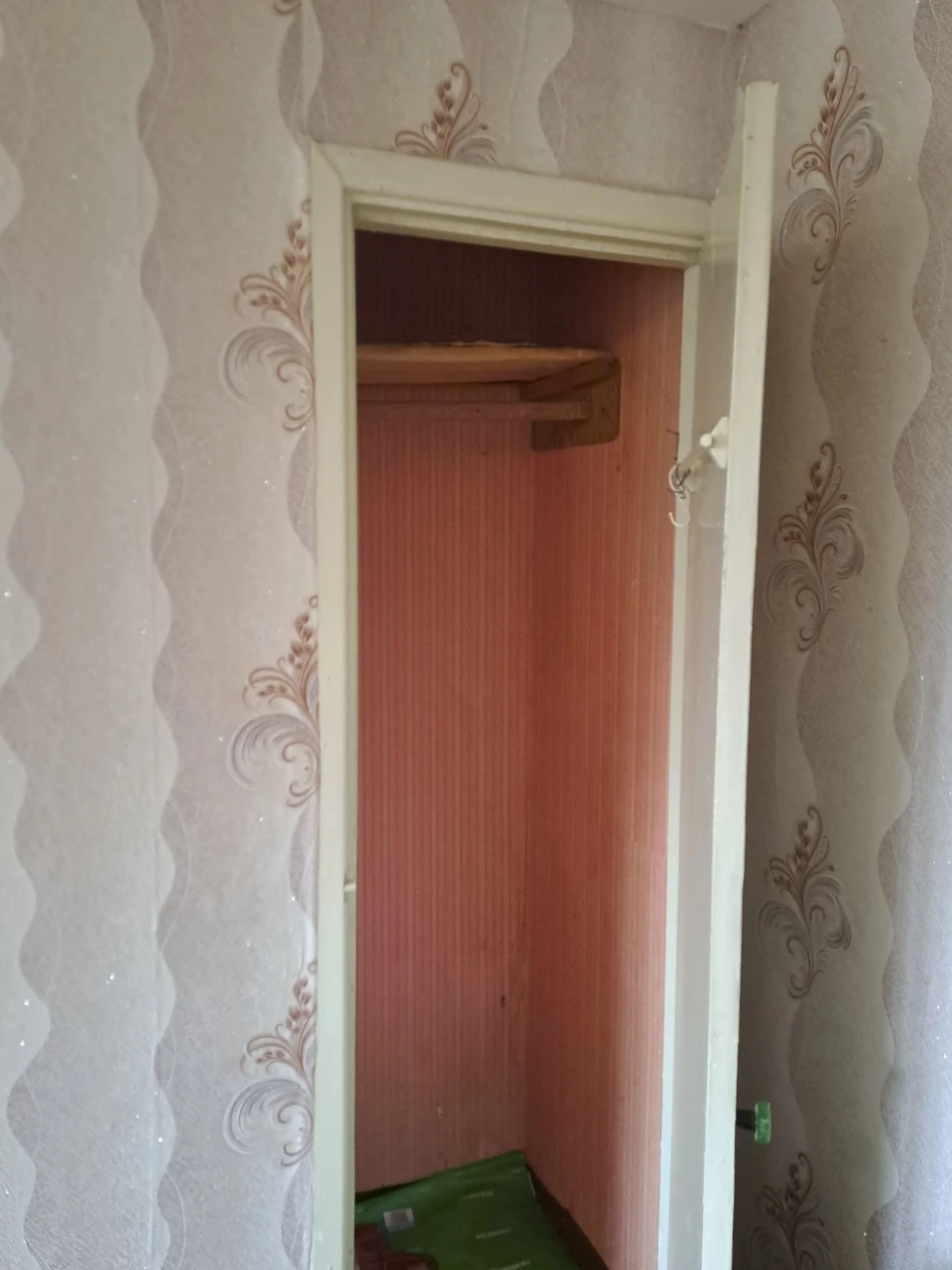 ТЕРМІНОВО продам 2- кім. кв. на 3 повер. на Космосі по вул.