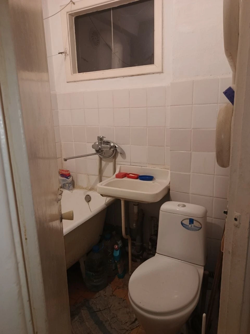 ТЕРМІНОВО продам 2- кім. кв. на 3 повер. на Космосі по вул.