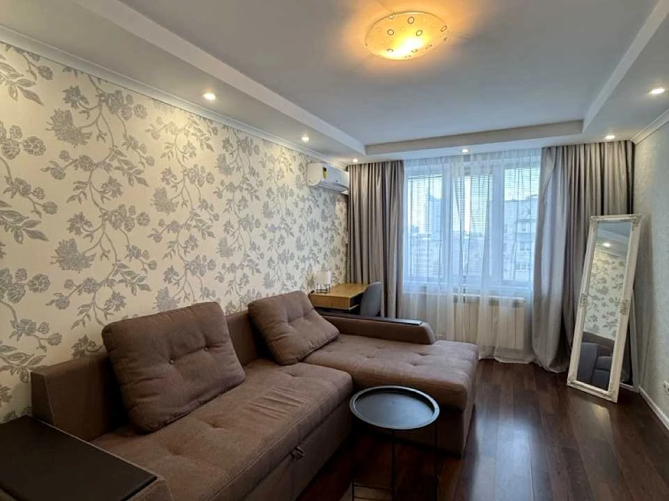 Apartment. Metropolitan Vasyl Lipkivsky Street, Kyiv