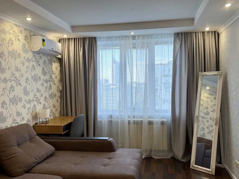 Apartment. Metropolitan Vasyl Lipkivsky Street, Kyiv
