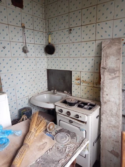 I will sell a 1-room apartment in the village of Skhidne, Sharykova Street.