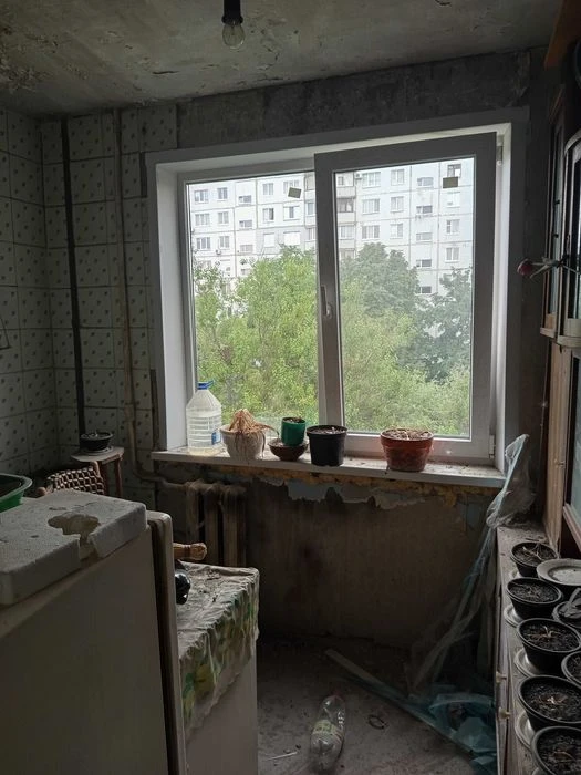 I will sell a 1-room apartment in the village of Skhidne, Sharykova Street.